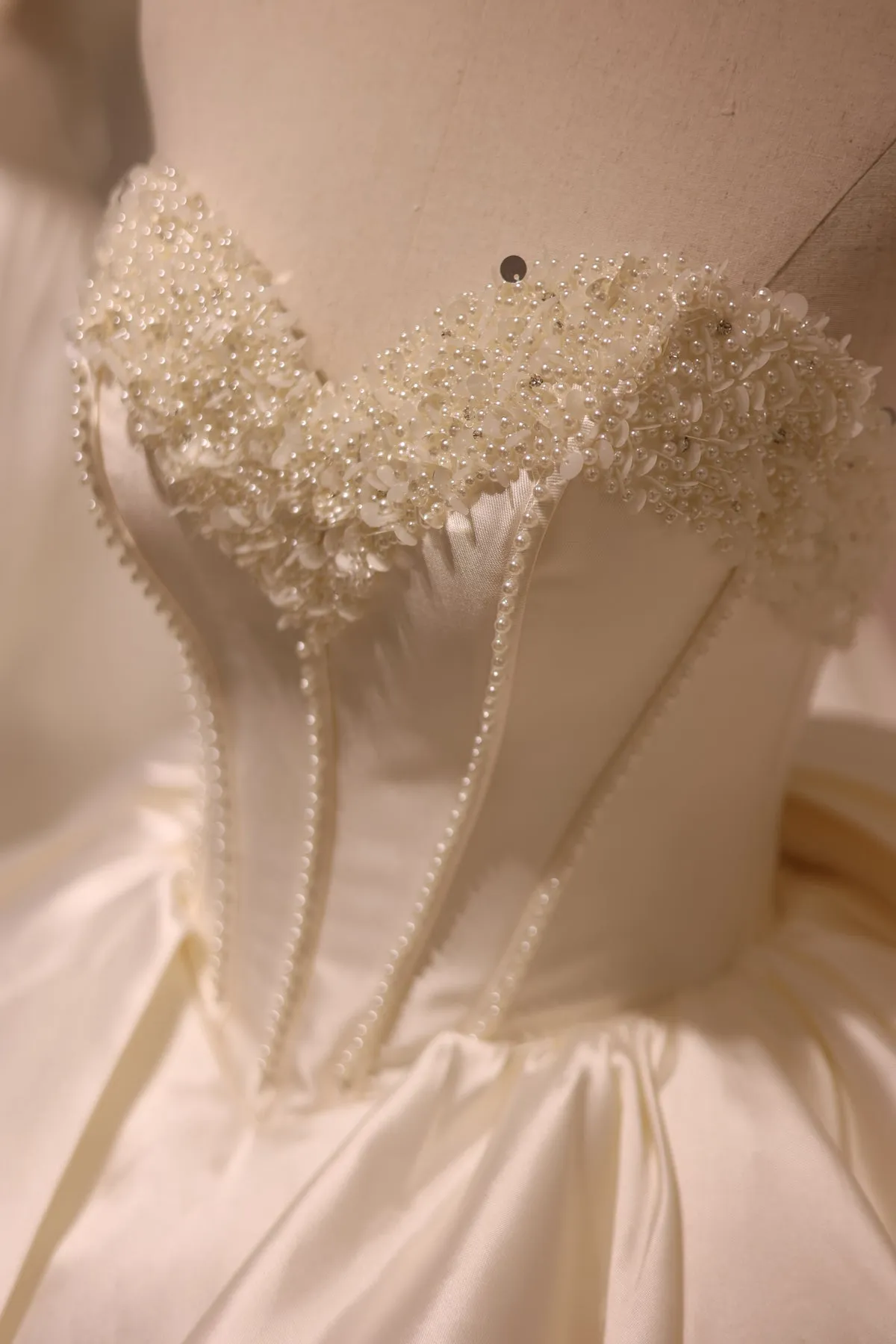 Luxury Off White Satin Pearls Ball Gown Wedding Dress RS016