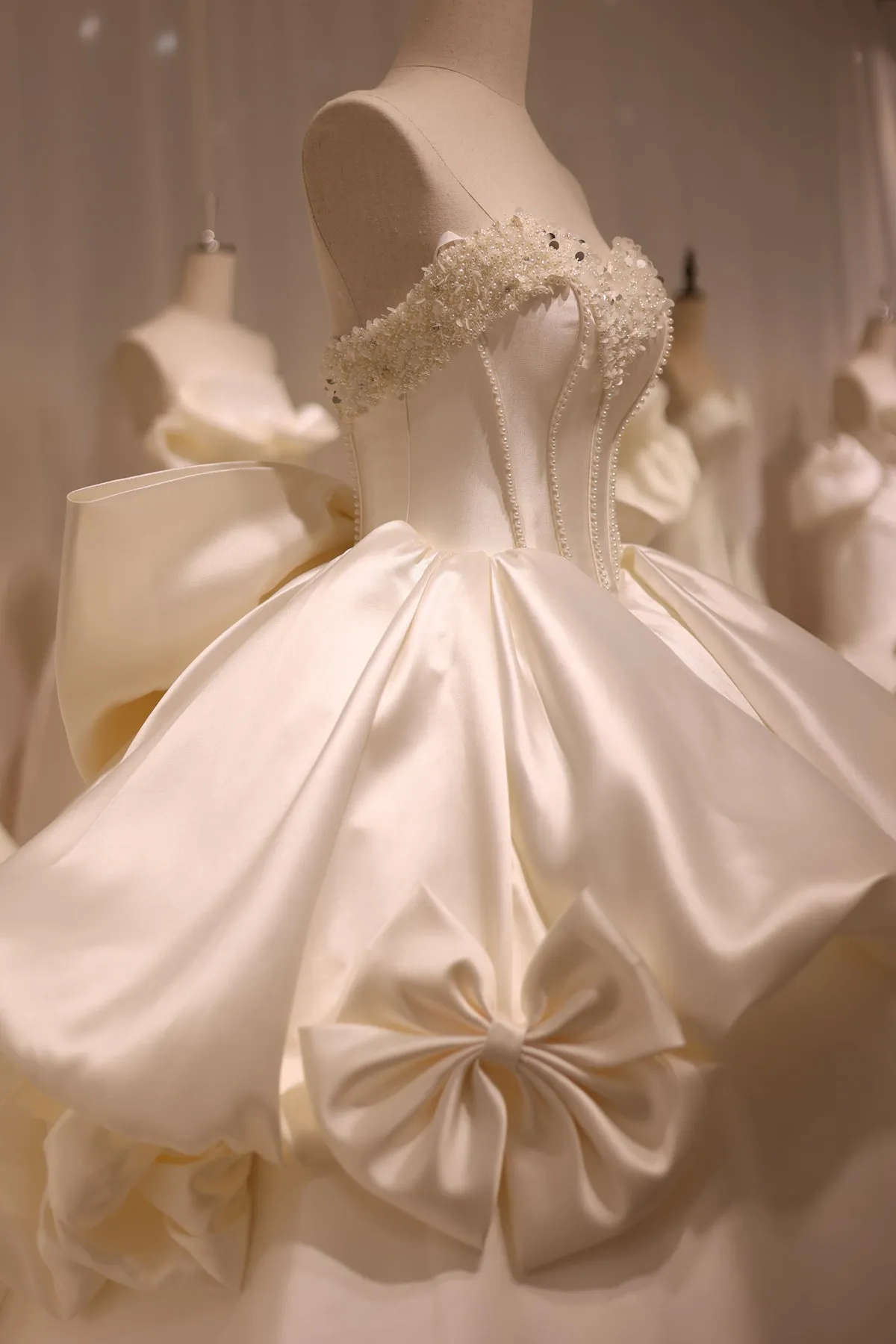 Luxury Off White Satin Pearls Ball Gown Wedding Dress RS016