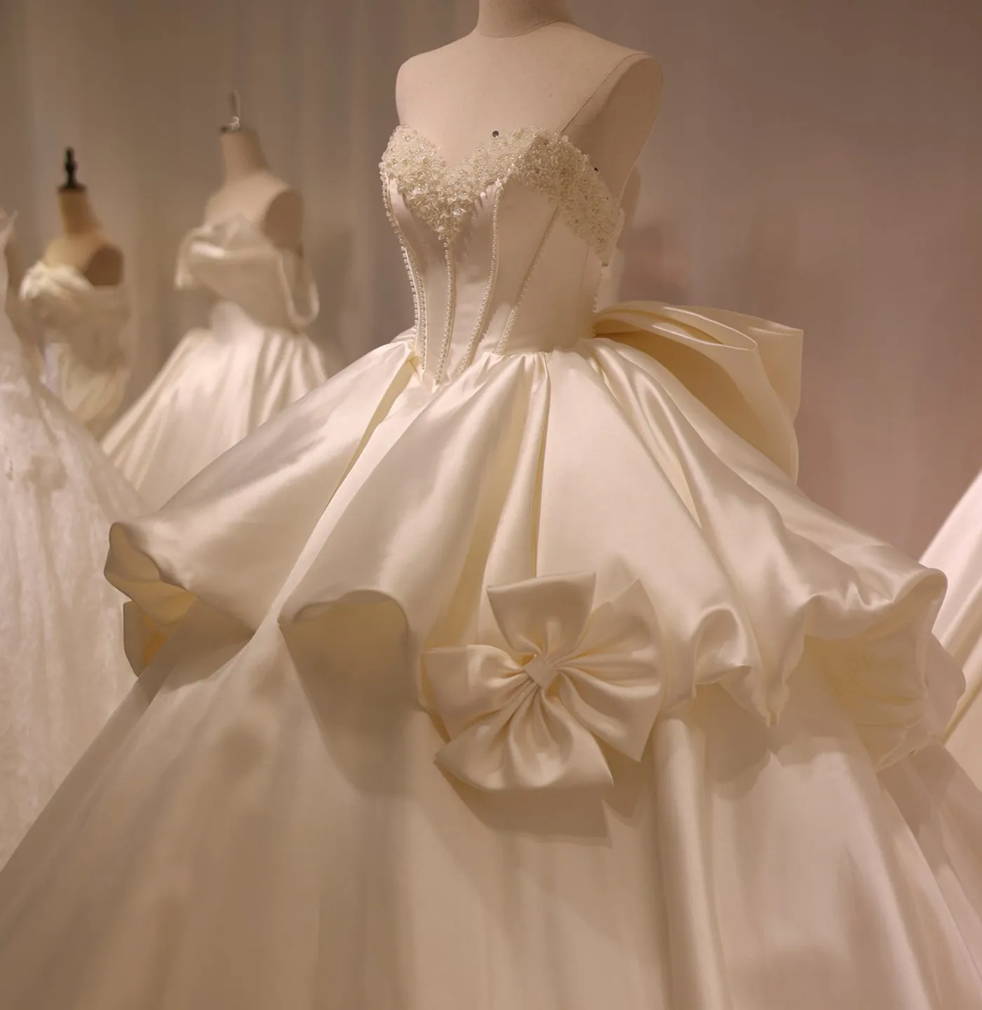 Luxury Off White Satin Pearls Ball Gown Wedding Dress RS016