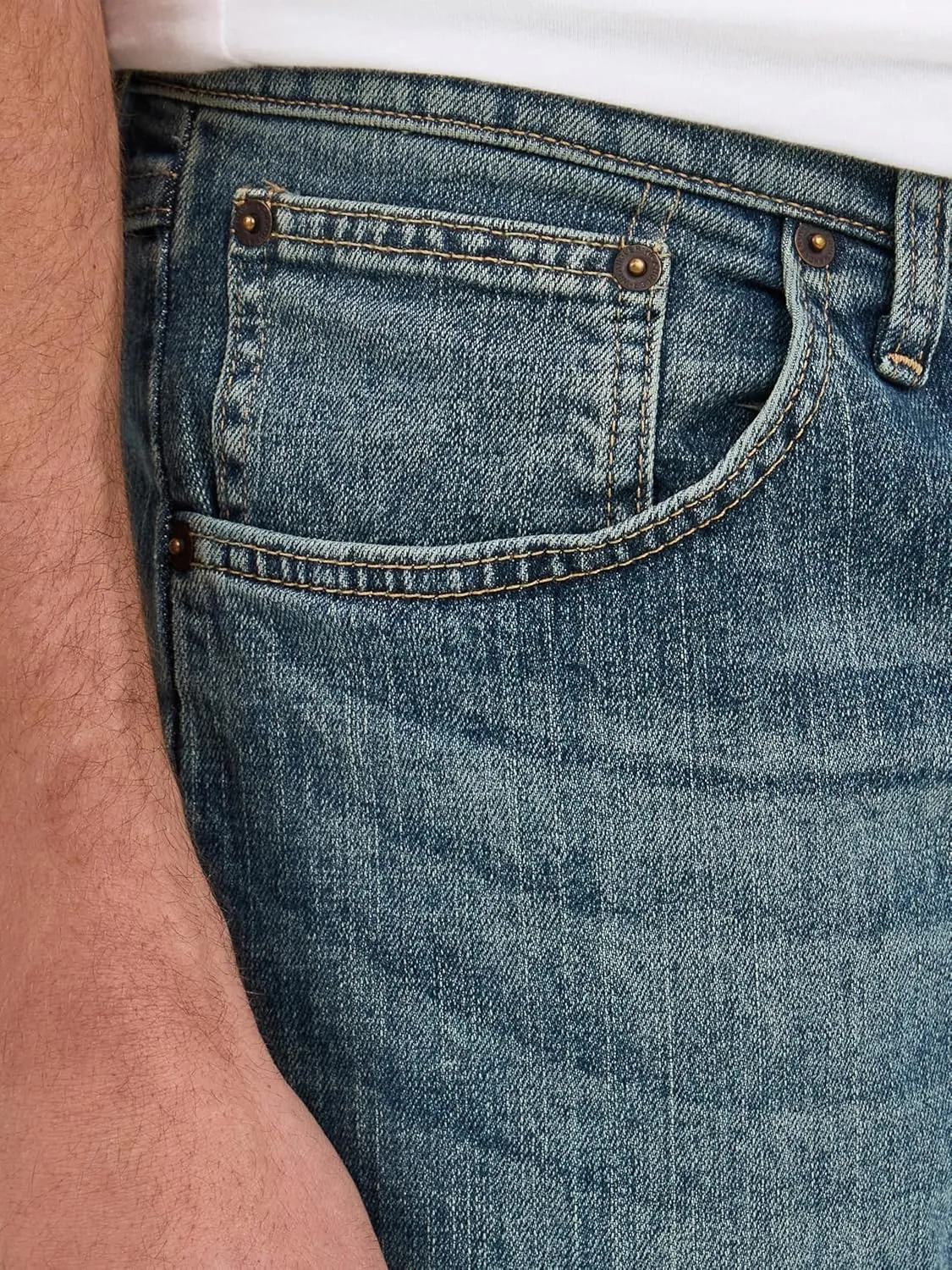 Wrangler Men's Free to Stretch Relaxed Fit Jeans